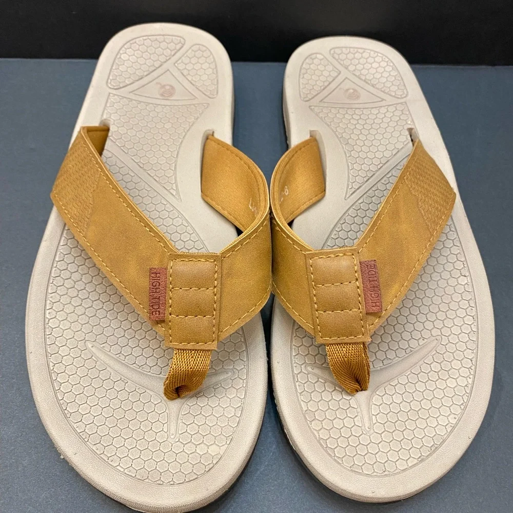 High Tide Mens brown thong flip flops size 8.